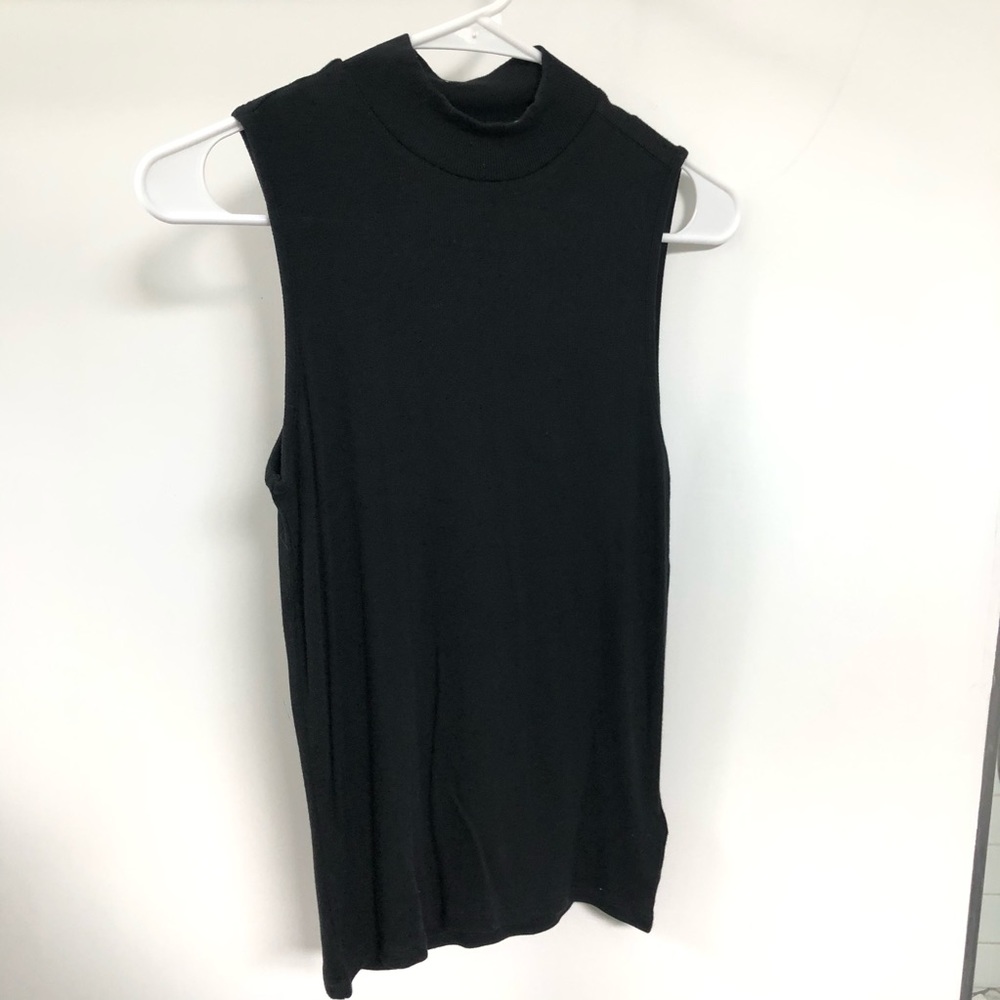 Gap black mock turtleneck sleeveless top